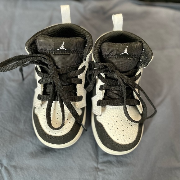 Jordan 1 Mid (TD) - Picture 8 of 8